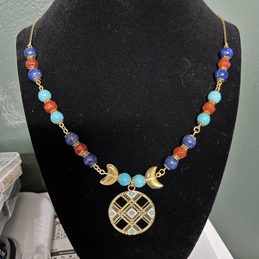 Chic Gold Necklace with Colorful Beads and Pendant